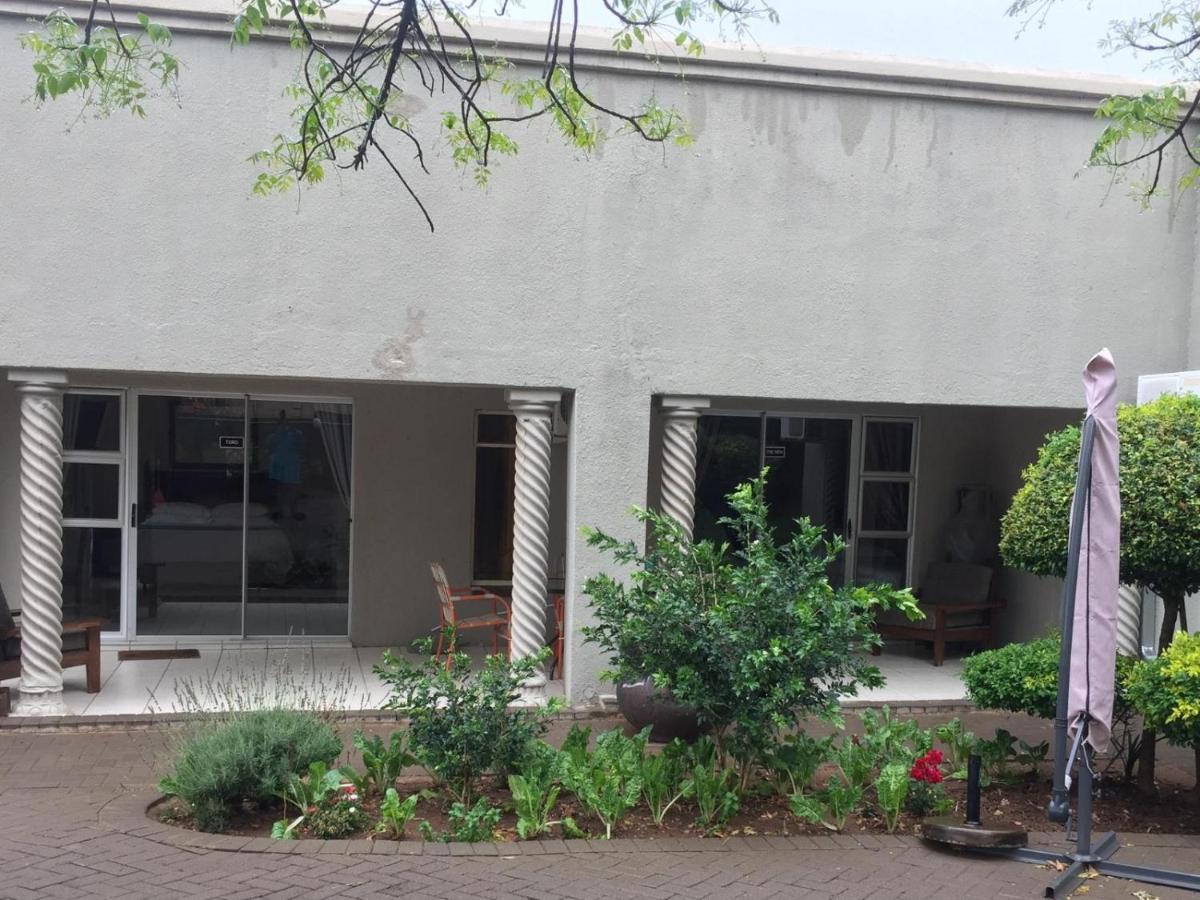 רסטנבורג Toro Guest House מראה חיצוני תמונה