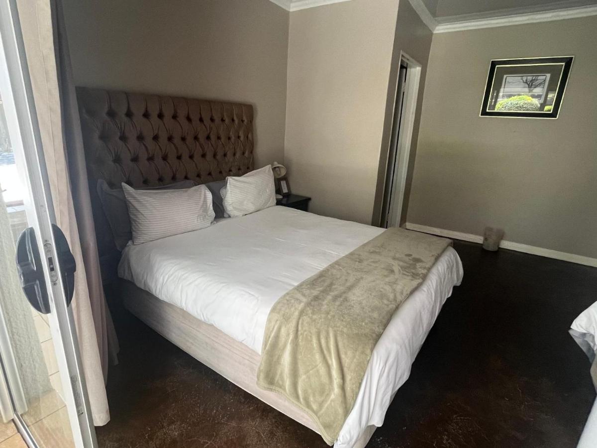 רסטנבורג Toro Guest House מראה חיצוני תמונה