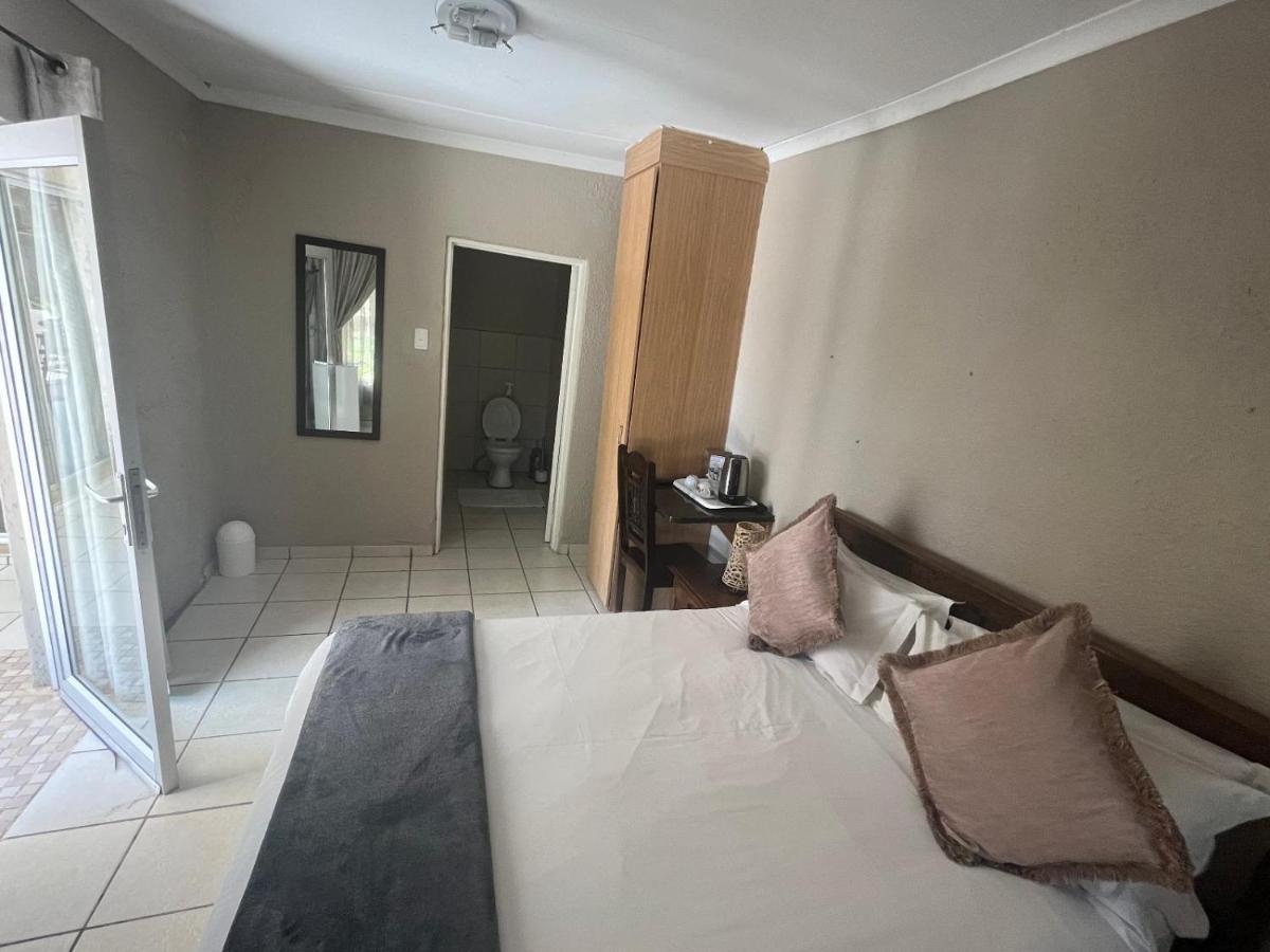 רסטנבורג Toro Guest House מראה חיצוני תמונה