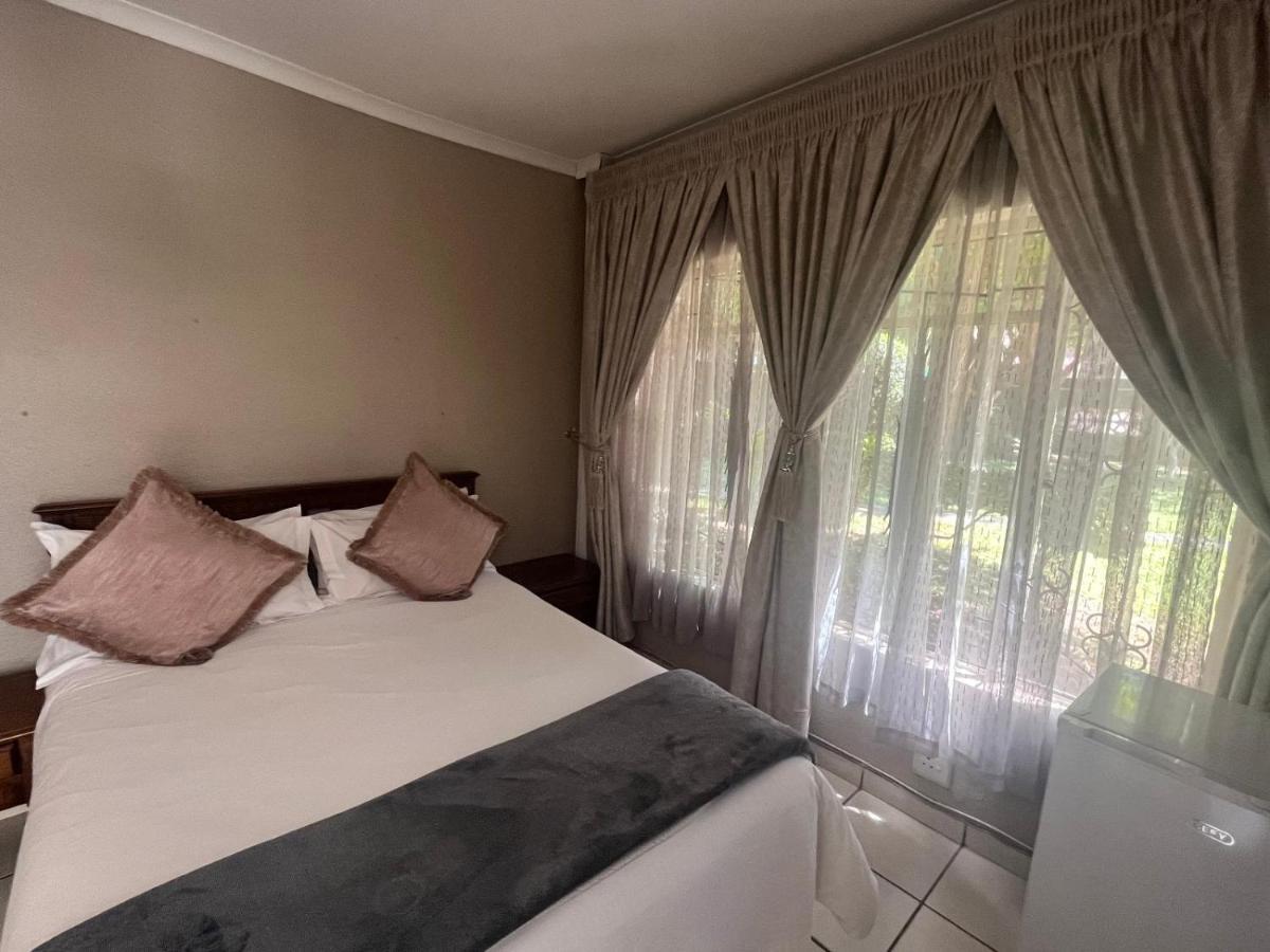 רסטנבורג Toro Guest House מראה חיצוני תמונה