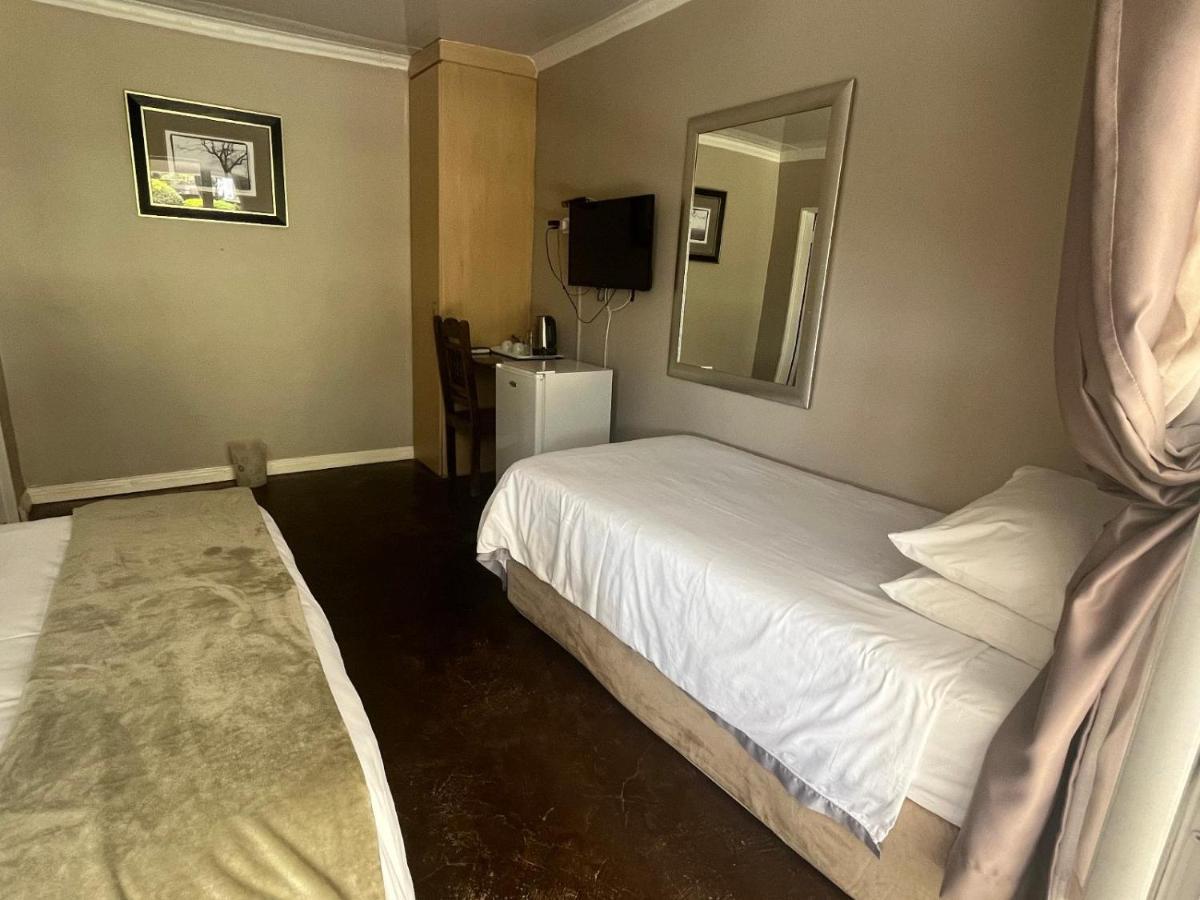 רסטנבורג Toro Guest House מראה חיצוני תמונה