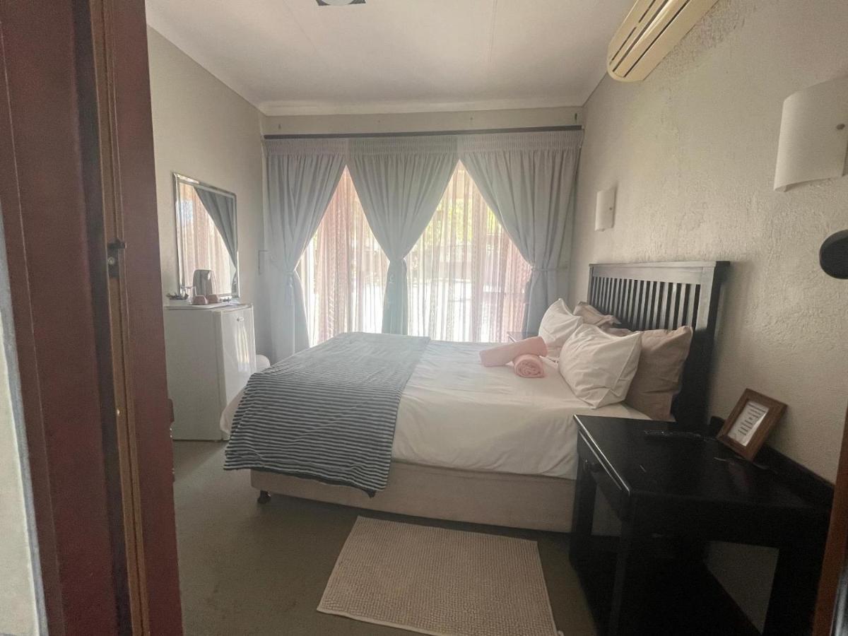 רסטנבורג Toro Guest House מראה חיצוני תמונה