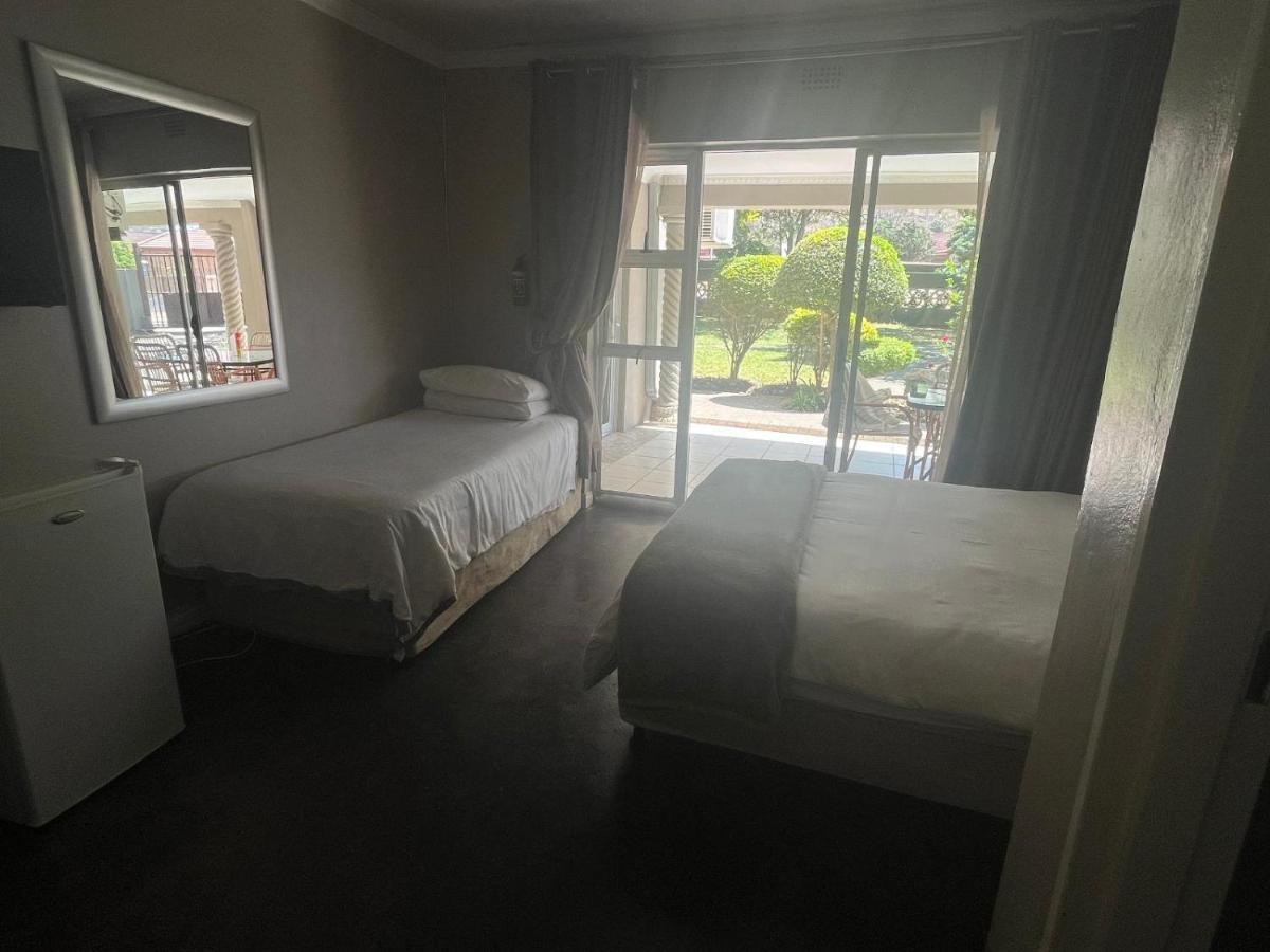 רסטנבורג Toro Guest House מראה חיצוני תמונה