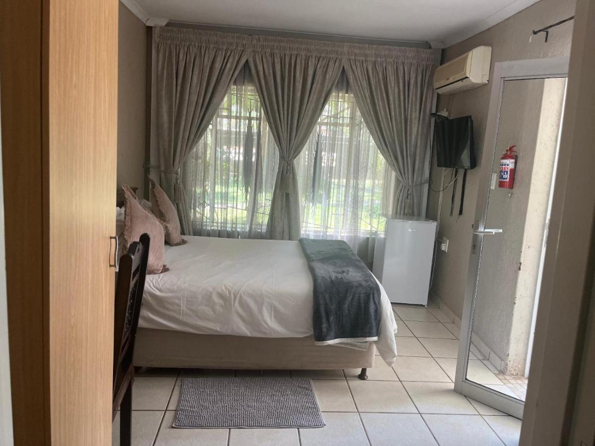 רסטנבורג Toro Guest House מראה חיצוני תמונה
